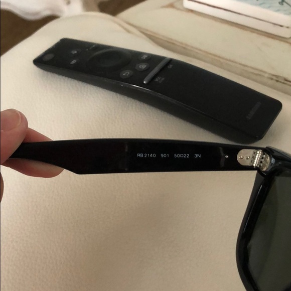 Classic Ray-Ban Wayfarer sunglasses - Picture 5 of 5